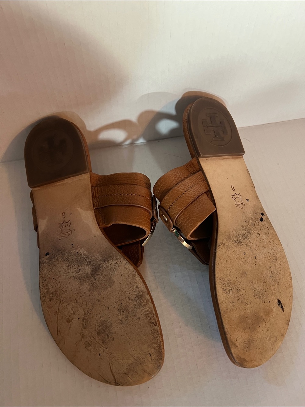 Tory Burch Tan Leather Logo Thong Sandals with Gold Medallions - Picture 4 of 5